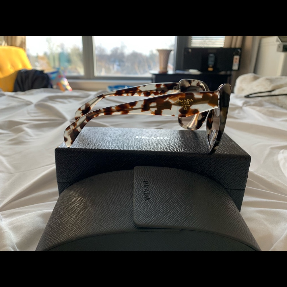 Brand new Women’s Prada Sunglasses!